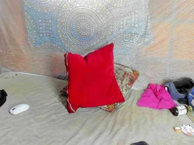 alia2424 webcam