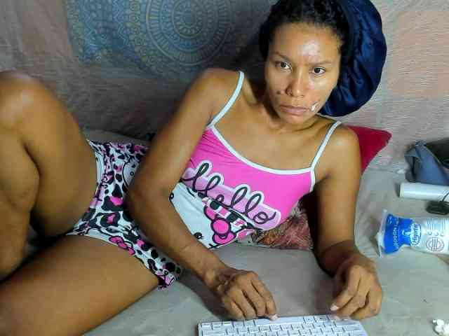 alia2424 Live Webcam on BongaCams