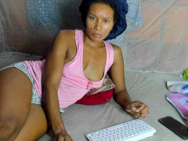 alia2424 webcam