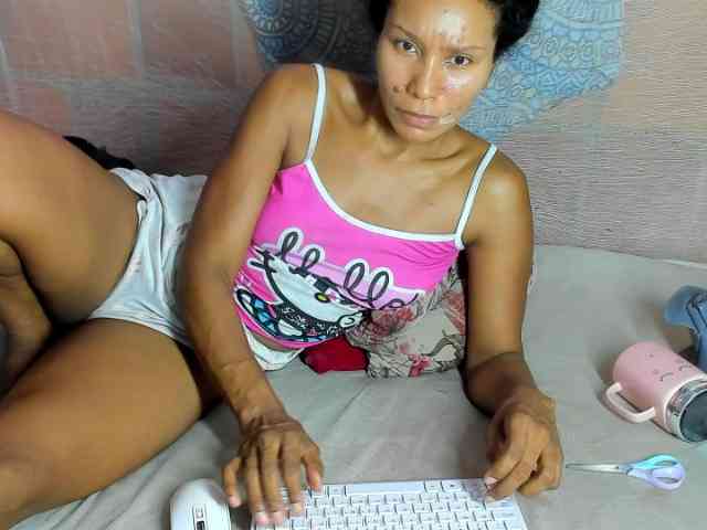alia2424 webcam