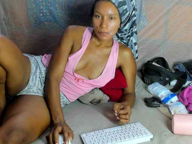 alia2424 webcam
