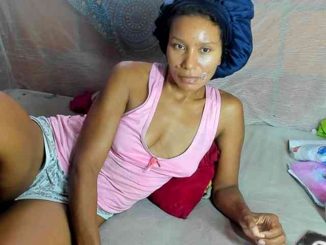 alia2424 webcam