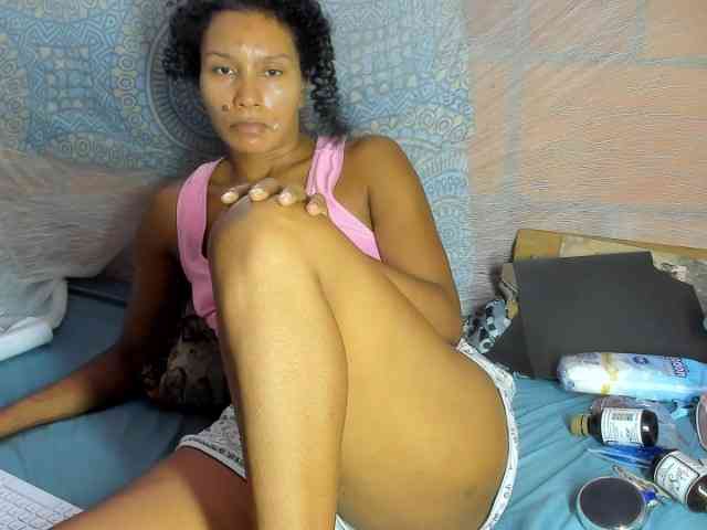 alia2424 webcam