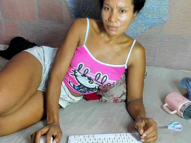 alia2424 webcam