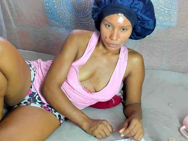 alia2424 webcam