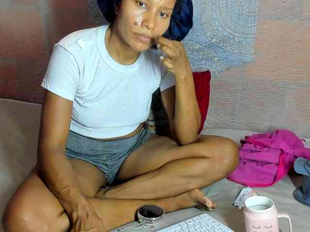 alia2424 webcam