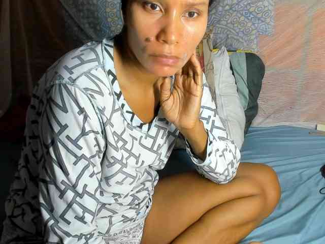 alia2424 webcam