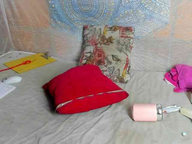 alia2424 webcam
