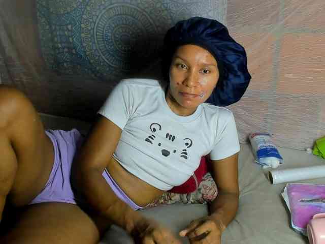 alia2424 webcam