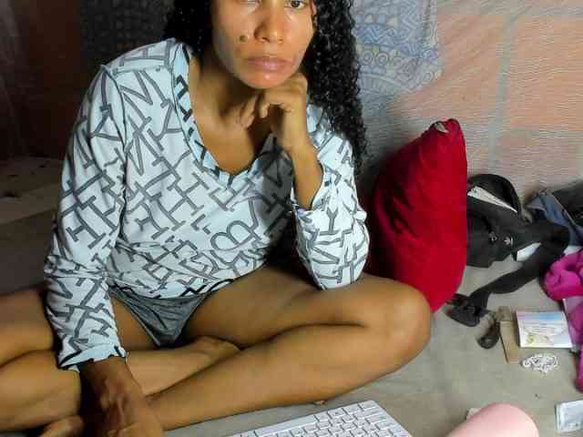 alia2424 webcam