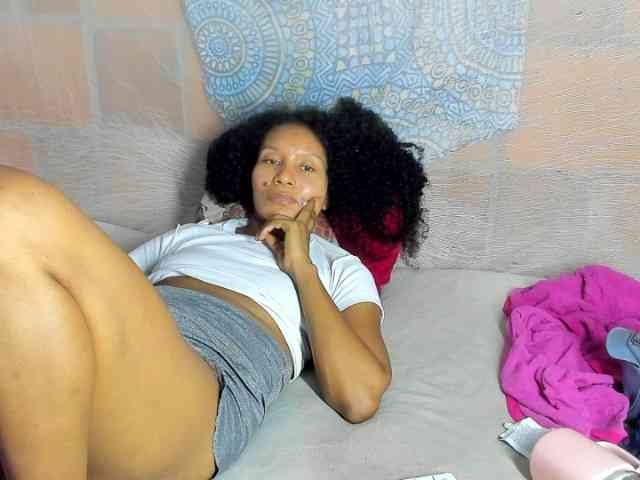 alia2424 webcam