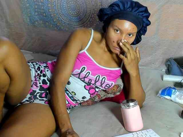 alia2424 Live Webcam on BongaCams
