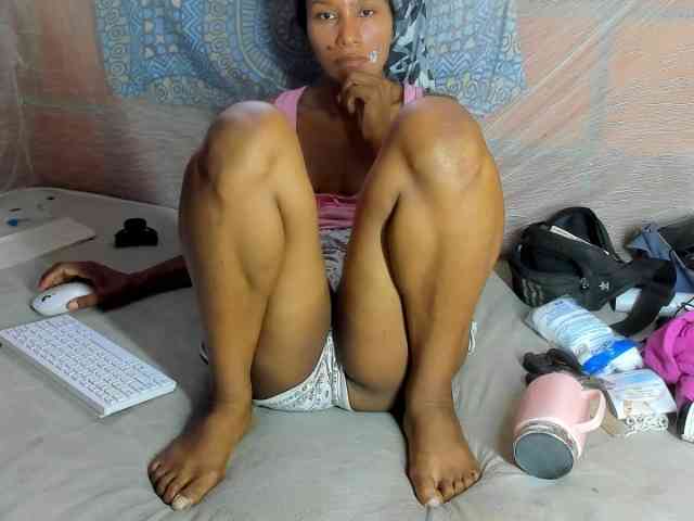 alia2424 webcam