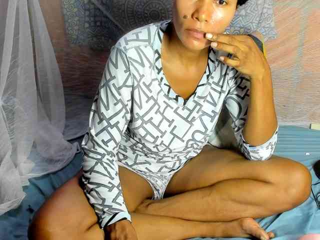 alia2424 webcam