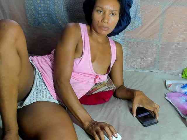 alia2424 webcam