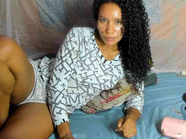 alia2424 webcam
