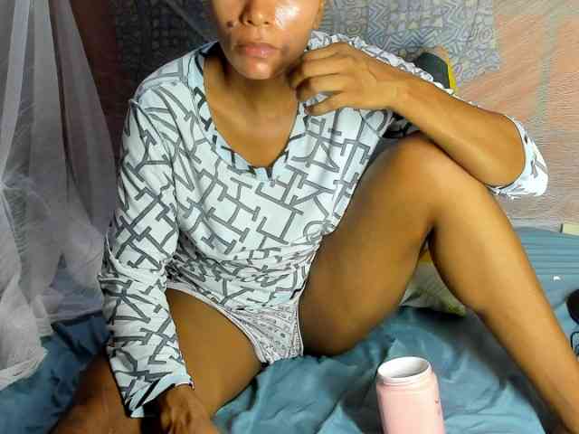 alia2424 webcam