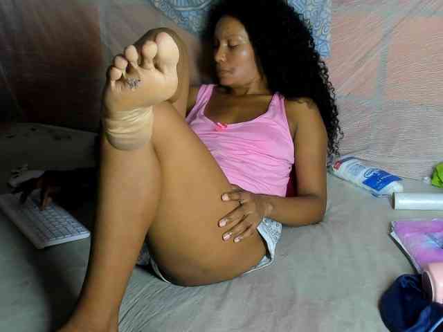 alia2424 webcam