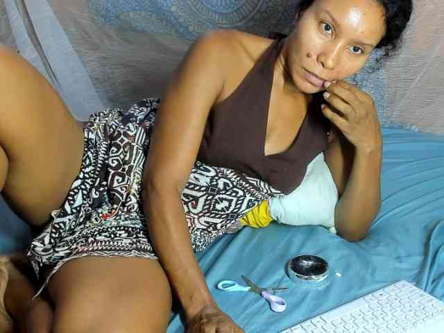 alia2424 webcam