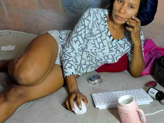alia2424 webcam