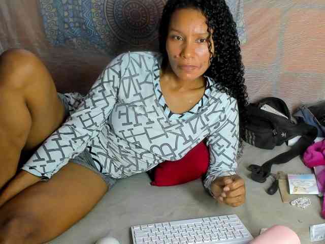 alia2424 webcam