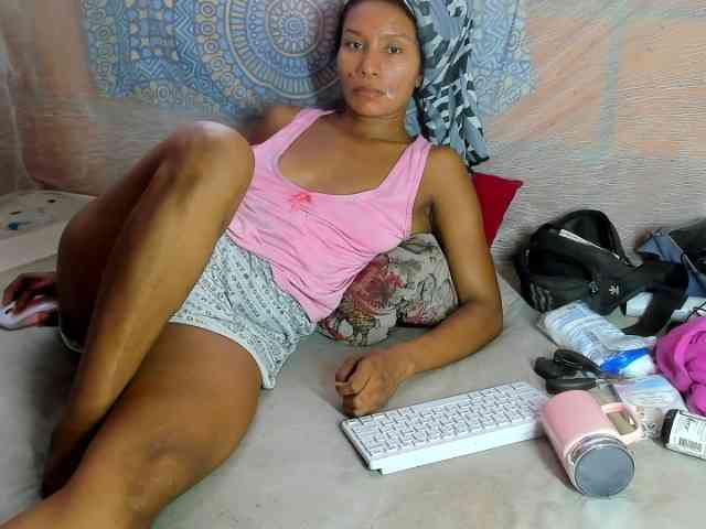 alia2424 webcam