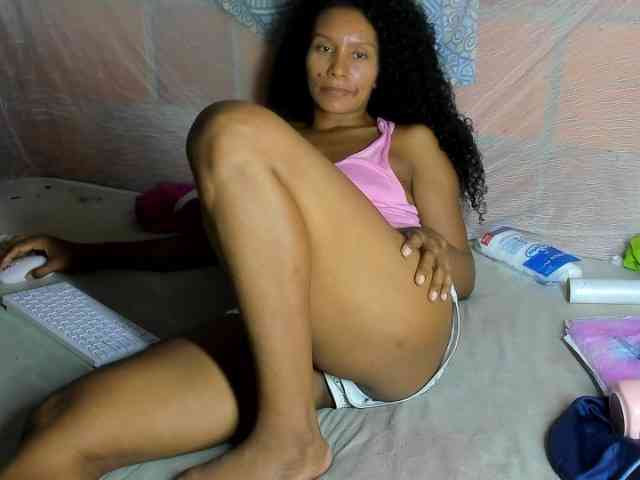 alia2424 webcam