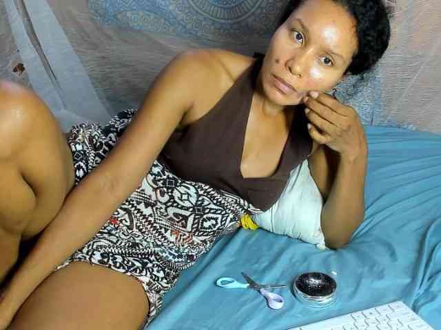 alia2424 webcam