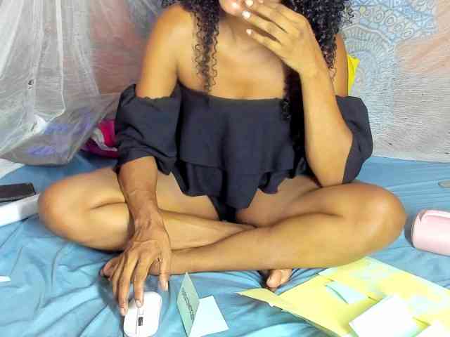 alia2424 webcam