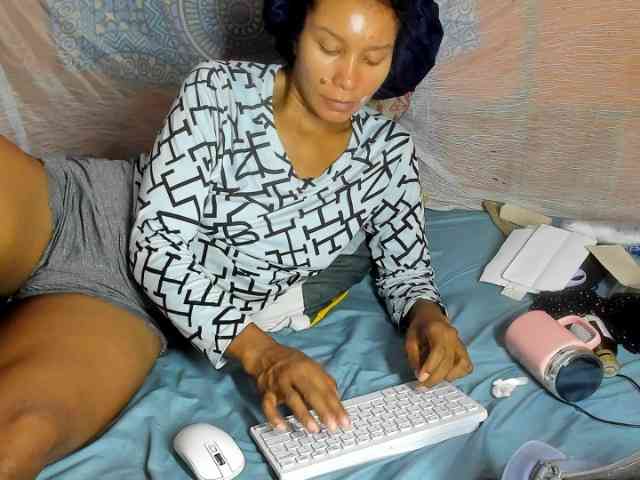 alia2424 webcam