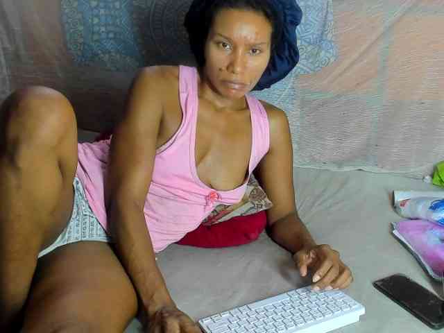 alia2424 webcam
