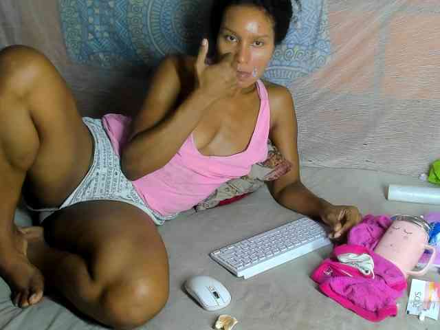 alia2424 webcam