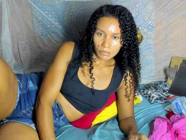 alia2424 webcam