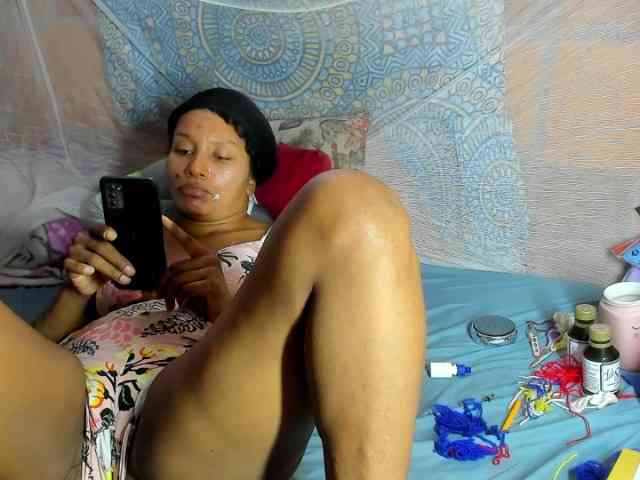 alia2424 webcam