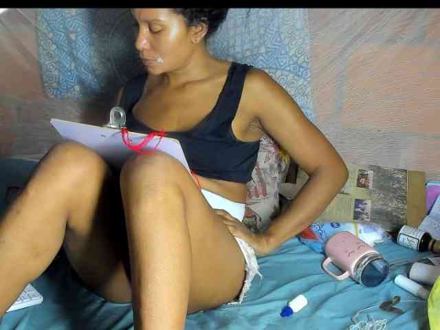 alia2424 webcam