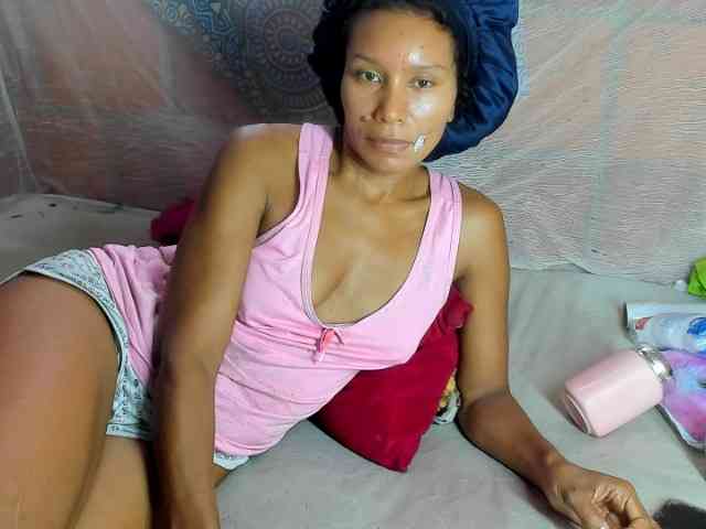alia2424 webcam