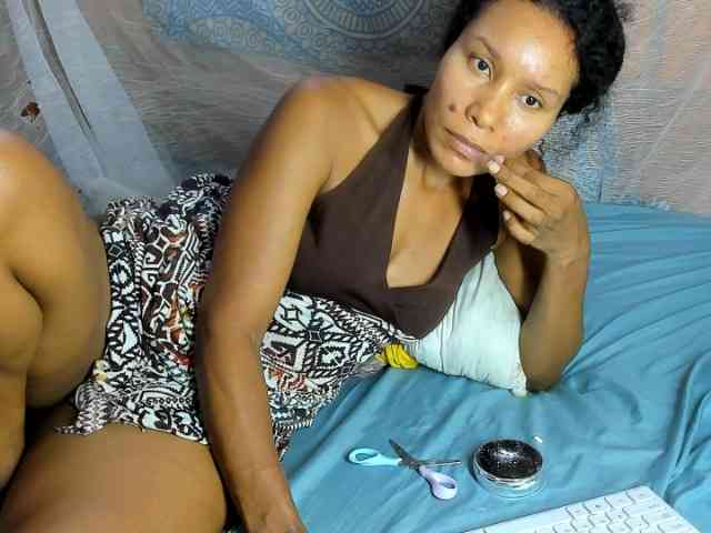alia2424 webcam