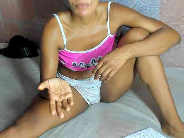 alia2424 webcam