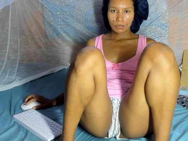 alia2424 webcam
