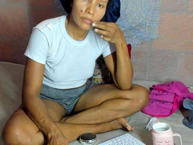 alia2424 webcam