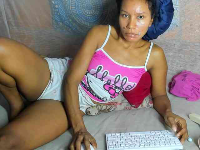 alia2424 webcam
