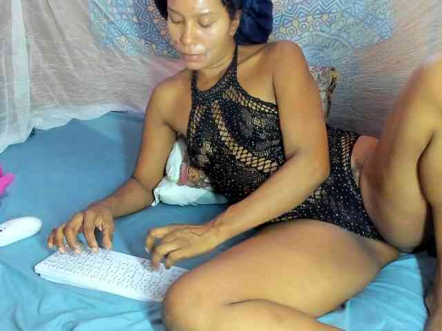 alia2424 webcam