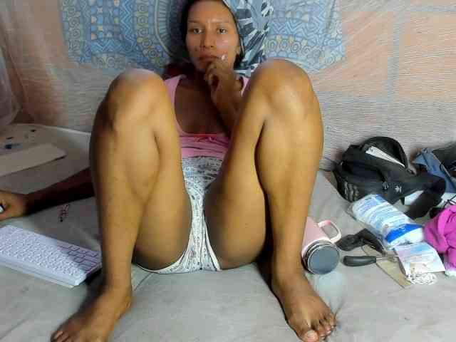alia2424 webcam
