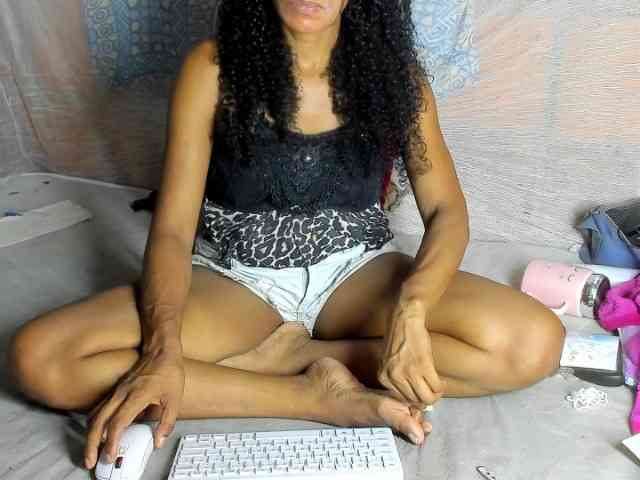 alia2424 webcam