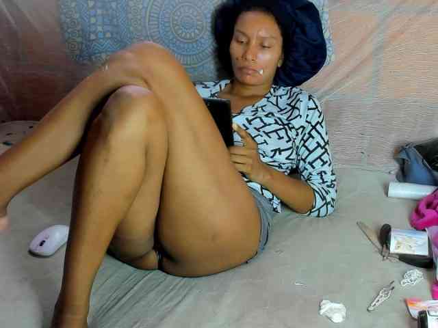 alia2424 webcam