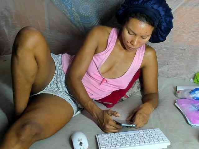alia2424 webcam
