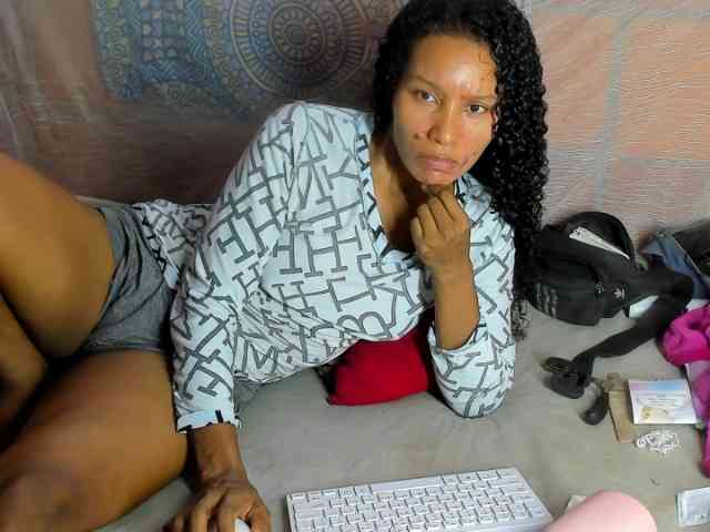 alia2424 webcam