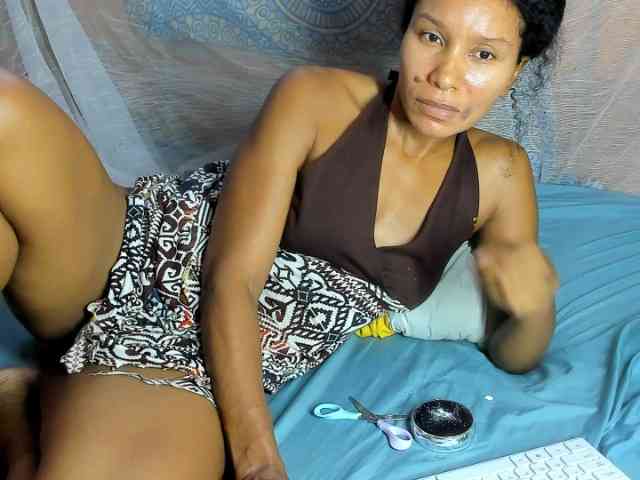 alia2424 webcam