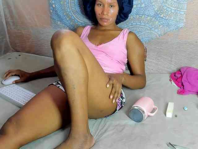 alia2424 webcam