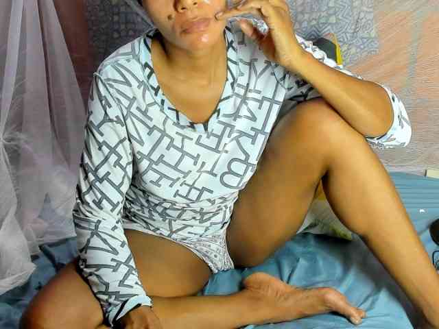 alia2424 webcam